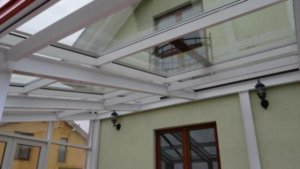 Üveg terasz beépítés